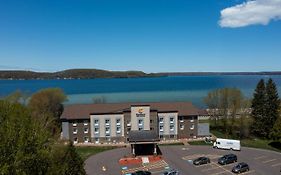 Comfort Inn & Suites Munising-Lakefront